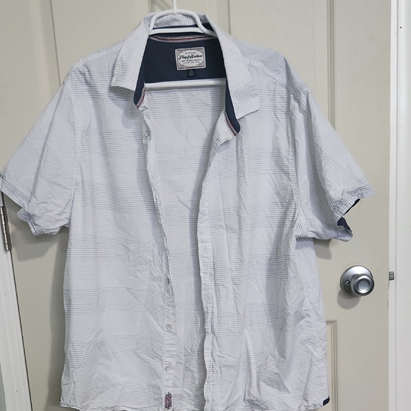 Men's Classic White Striped Button Down Shirt - Picture 1 of 2